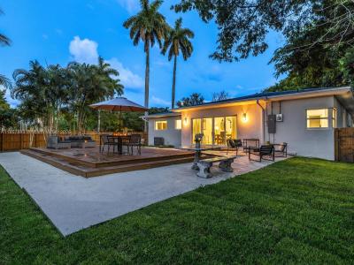 1371 NE 115th St, Miami, Florida 33161, USA