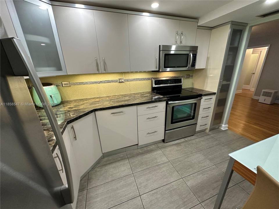 6039 Collins Ave 1205, Miami Beach, Florida 33140, Stati Uniti