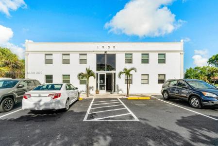 1530 Crescent Cir, West Palm Beach, Florida 33403, USA