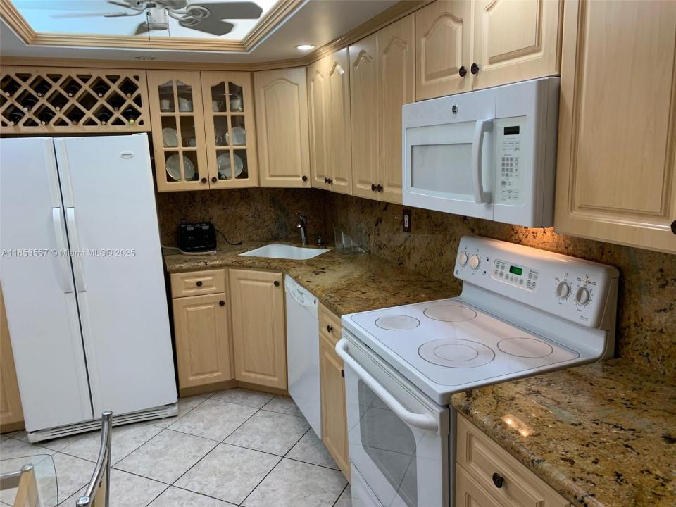 6039 Collins Ave 505, Miami Beach, Florida 33140, Stati Uniti
