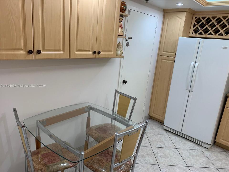 6039 Collins Ave 505, Miami Beach, Florida 33140, Stati Uniti