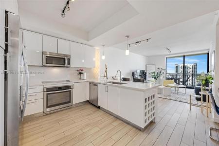 999 SW 1st Ave 1509, Miami, Florida 33130, USA