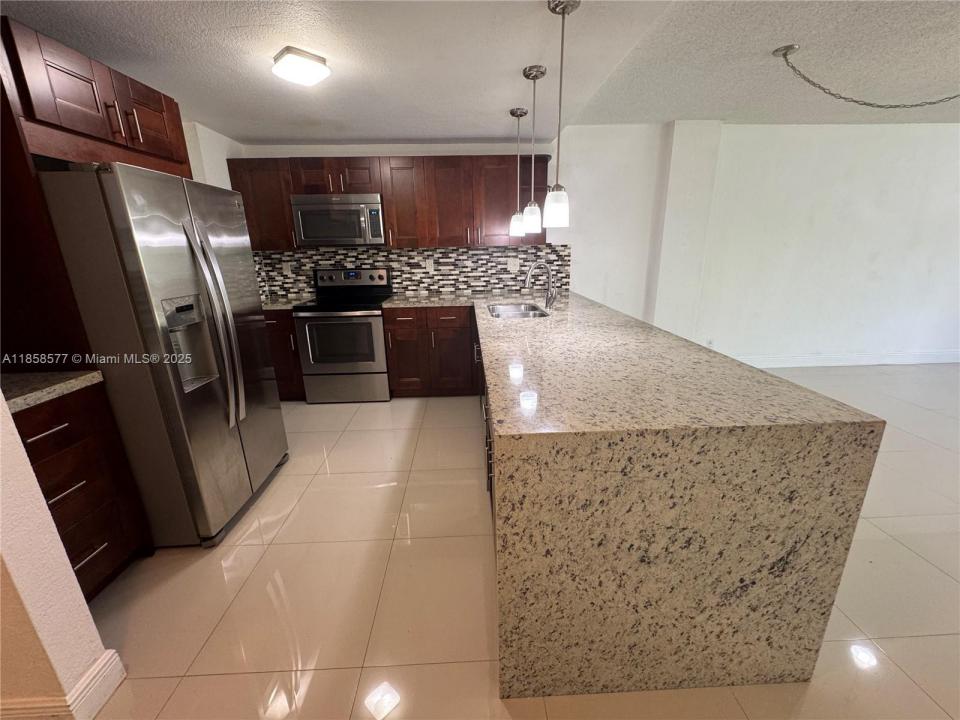 9143 SW 77th Ave B208, Miami, Florida 33156