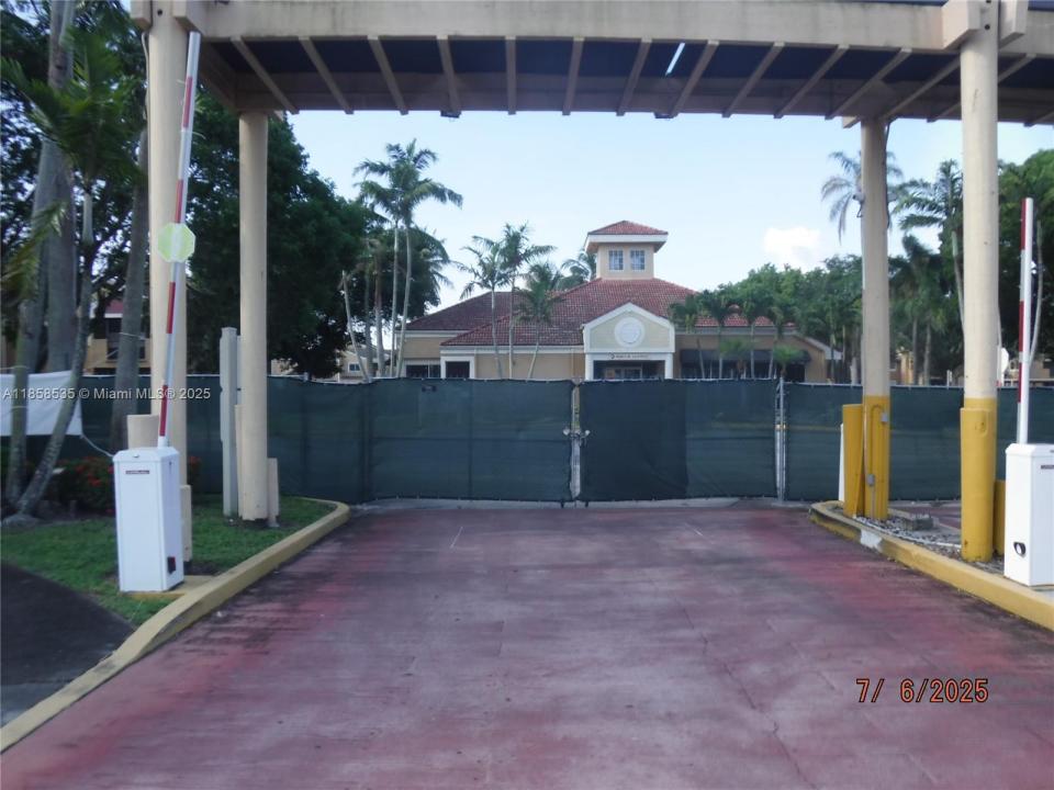 420 SW 83rd Way 106, Pembroke Pines, Florida 33025