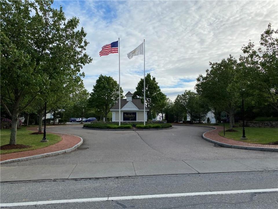500 Mendon Road 1E, Cumberland, Rhode Island 02864, Estados Unidos