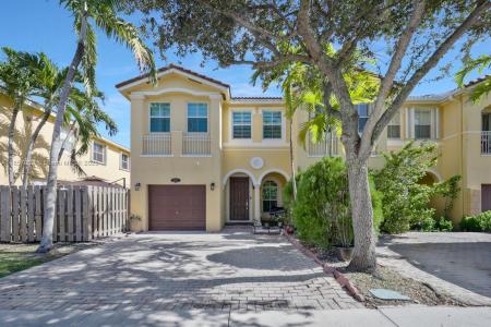 14942 SW 8th Ln, Miami, Florida 33194, USA