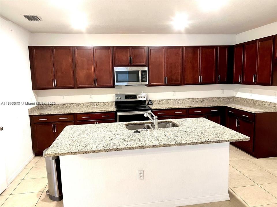 982 SW Alcantarra Blvd, Port St. Lucie, Floride 34953, États-Unis