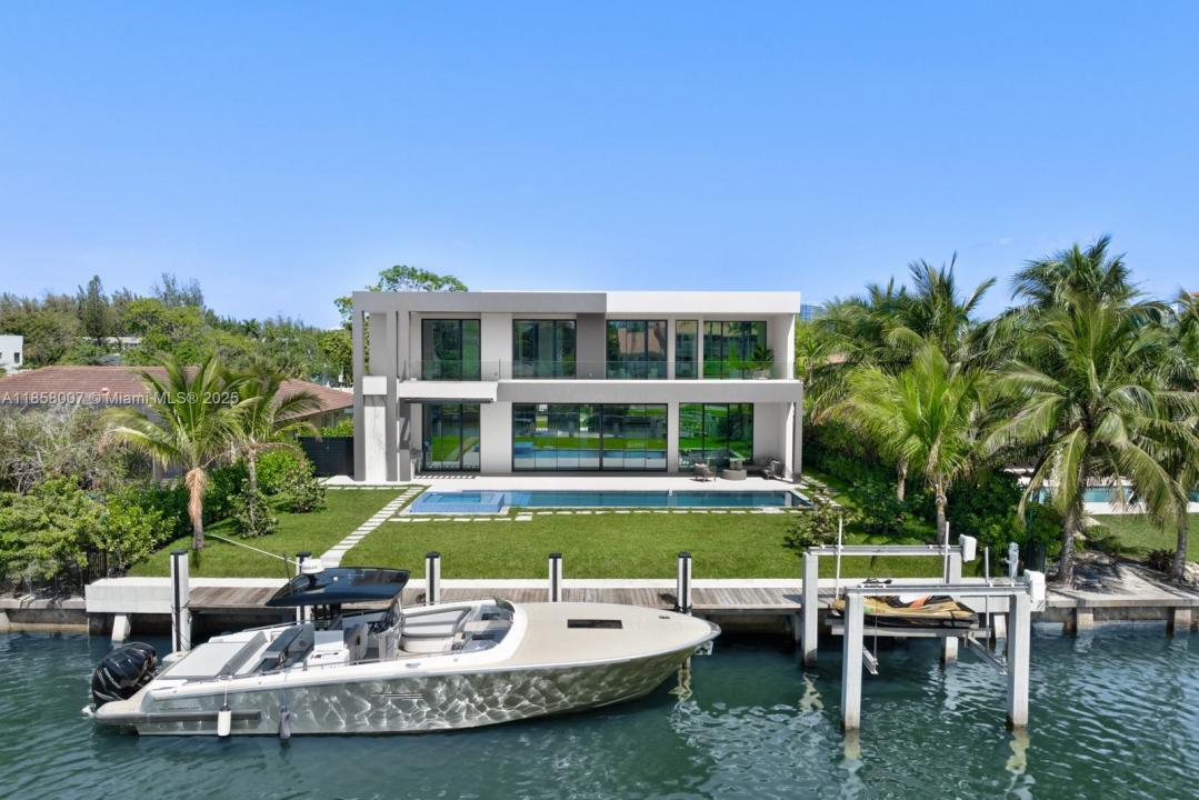 493 Holiday Dr, Hallandale Beach, Florida 33009