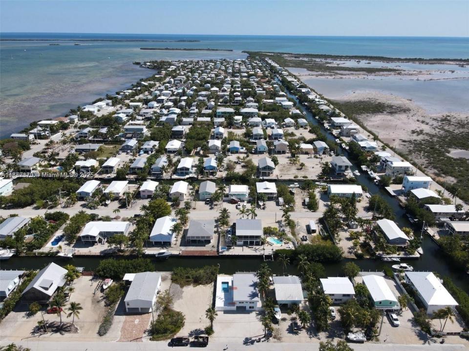 27346 Martinique Ln, Lower Keys, Florida 33042