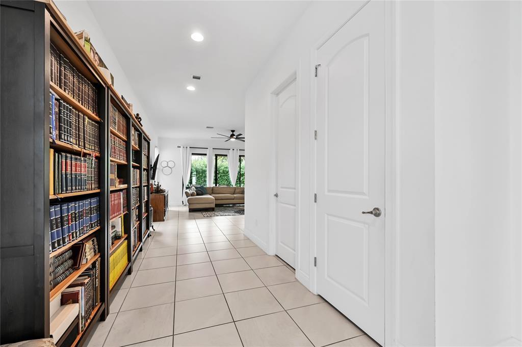 8870 NW 37th Dr, Coral Lago, Coral Springs, Florida 33065, Stati Uniti
