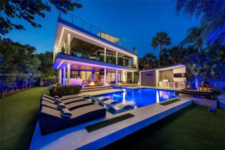 528 Lakeview Ct, Miami Beach, Florida 33140, USA