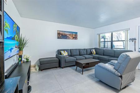 1425 Arthur St 116B, Hollywood, Florida 33020, USA