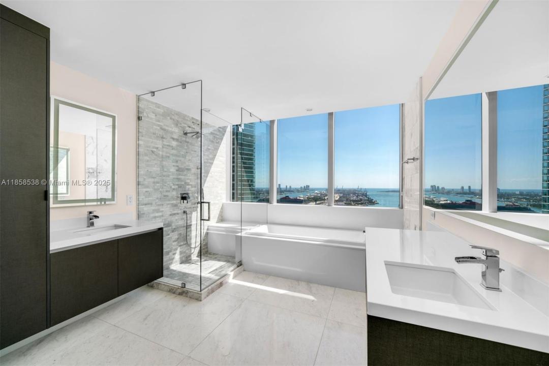851 NE 1st Ave 3011, Miami, Florida 33132