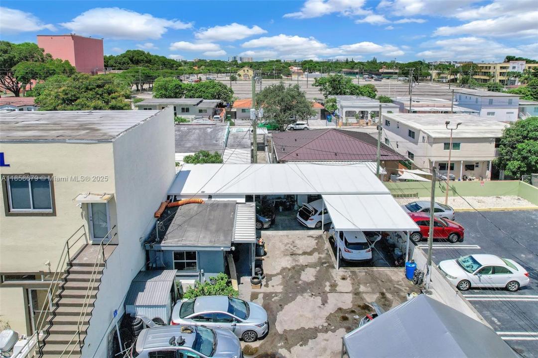102 NW 27TH AVE, Miami, פלורידה 33125, ארצות הברית של אמריקה 