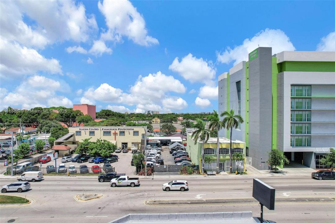 102 NW 27TH AVE, Miami, פלורידה 33125, ארצות הברית של אמריקה 