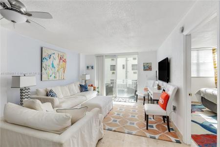 345 Ocean Dr 211, Miami Beach, Florida 33139, USA