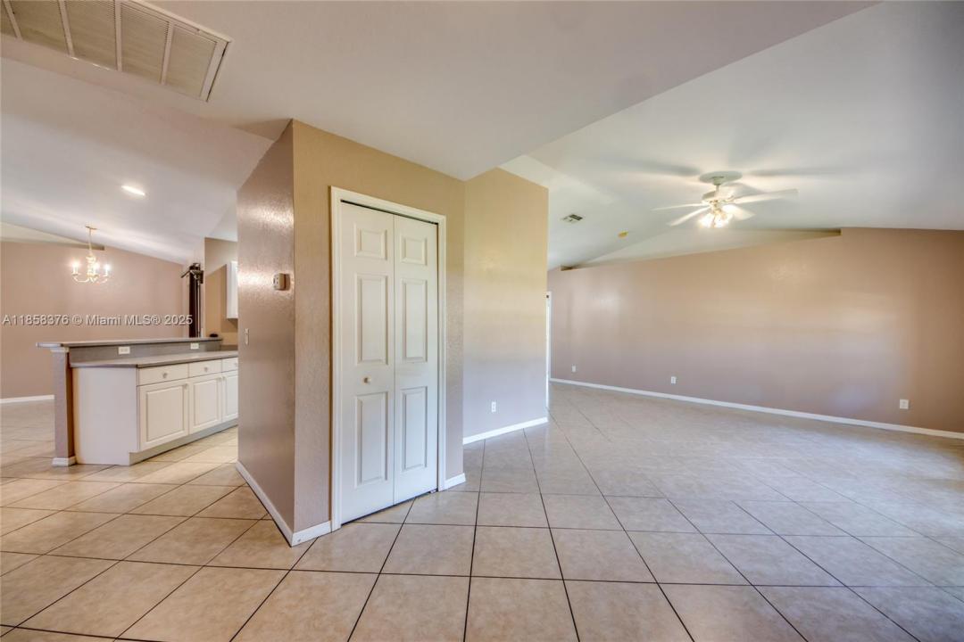 1601 SW 19th Street, Cape Coral, 佛罗里达州 33991, 美国