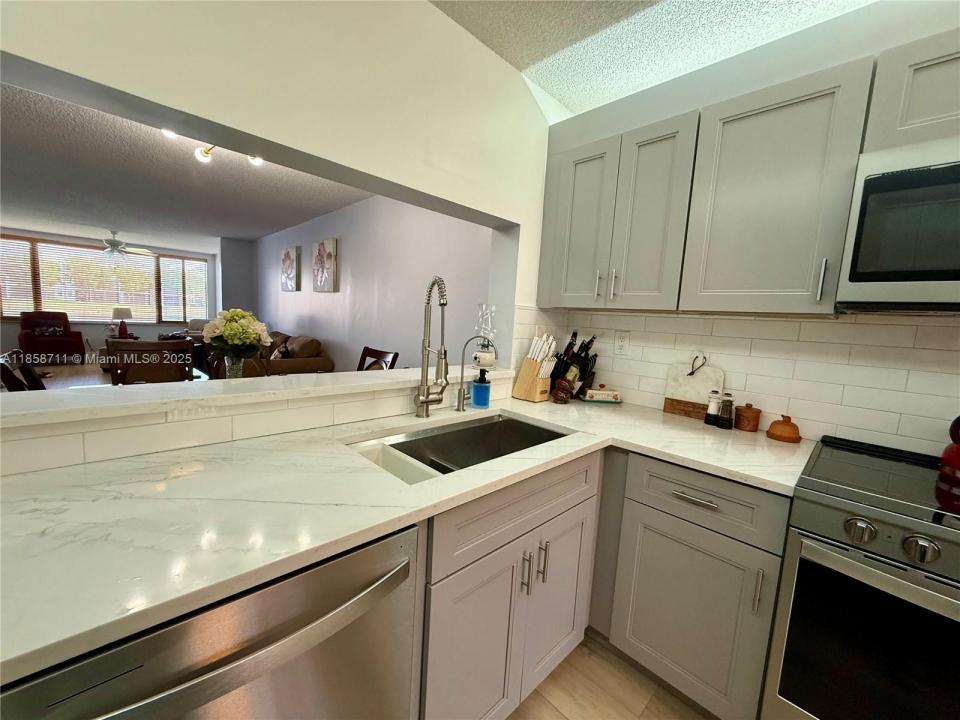 10706 W Clairmont Cir 110, Tamarac, פלורידה 33321, ארצות הברית של אמריקה