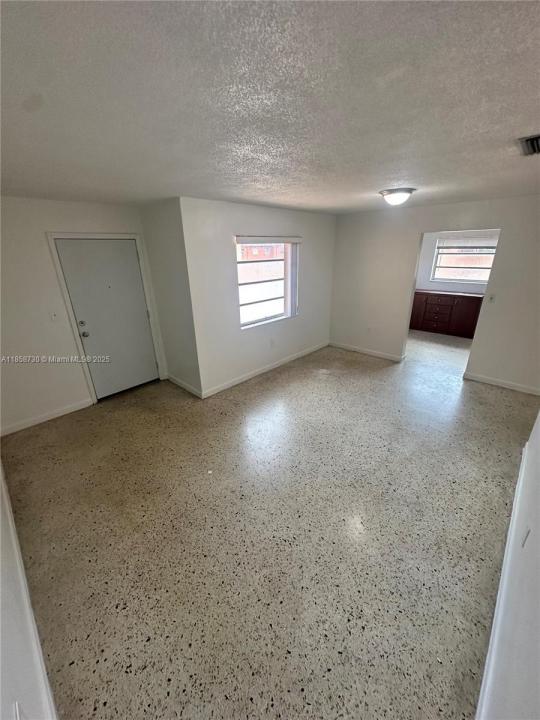 720 W 16th St 12, Hialeah, Florida 33010, USA