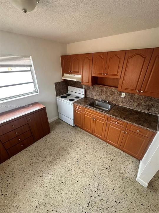 720 W 16th St 12, Hialeah, Florida 33010, USA