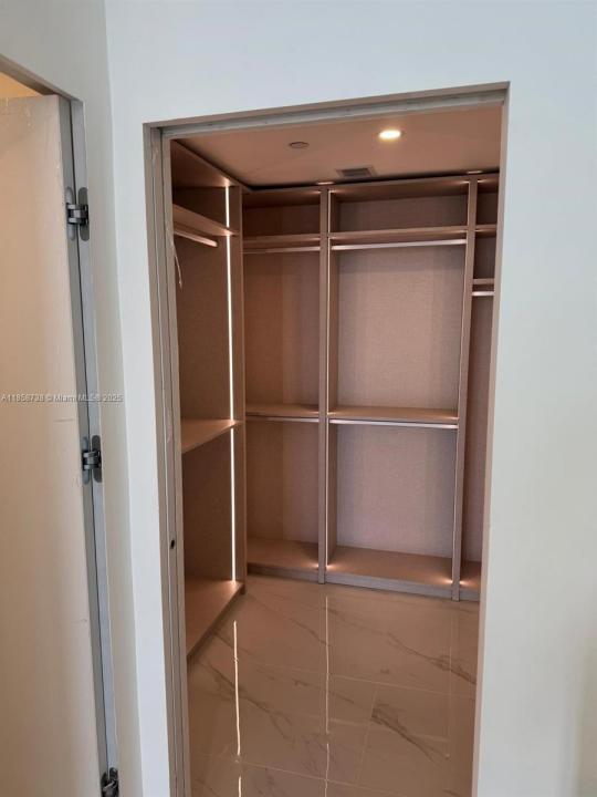 700 NE 24th St 1105, Miami, 佛罗里达州 33137, 美国