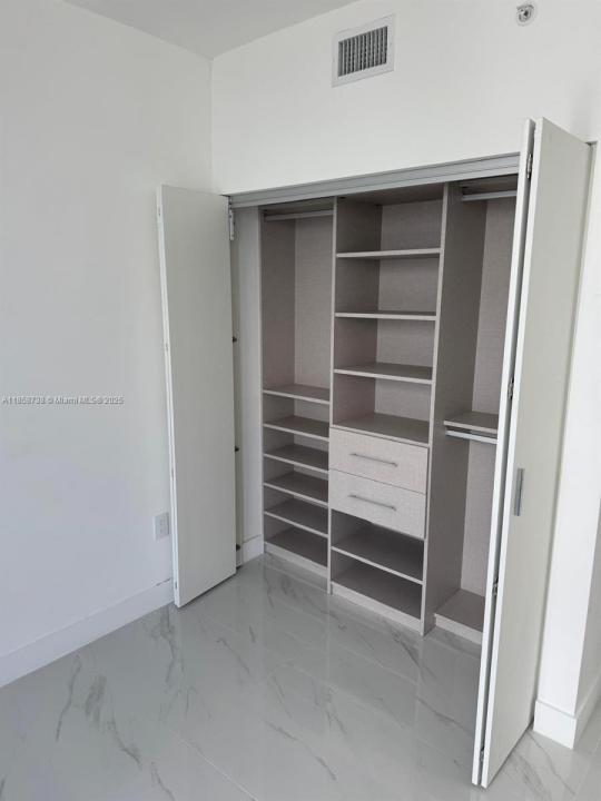 700 NE 24th St 1105, Miami, 佛罗里达州 33137, 美国