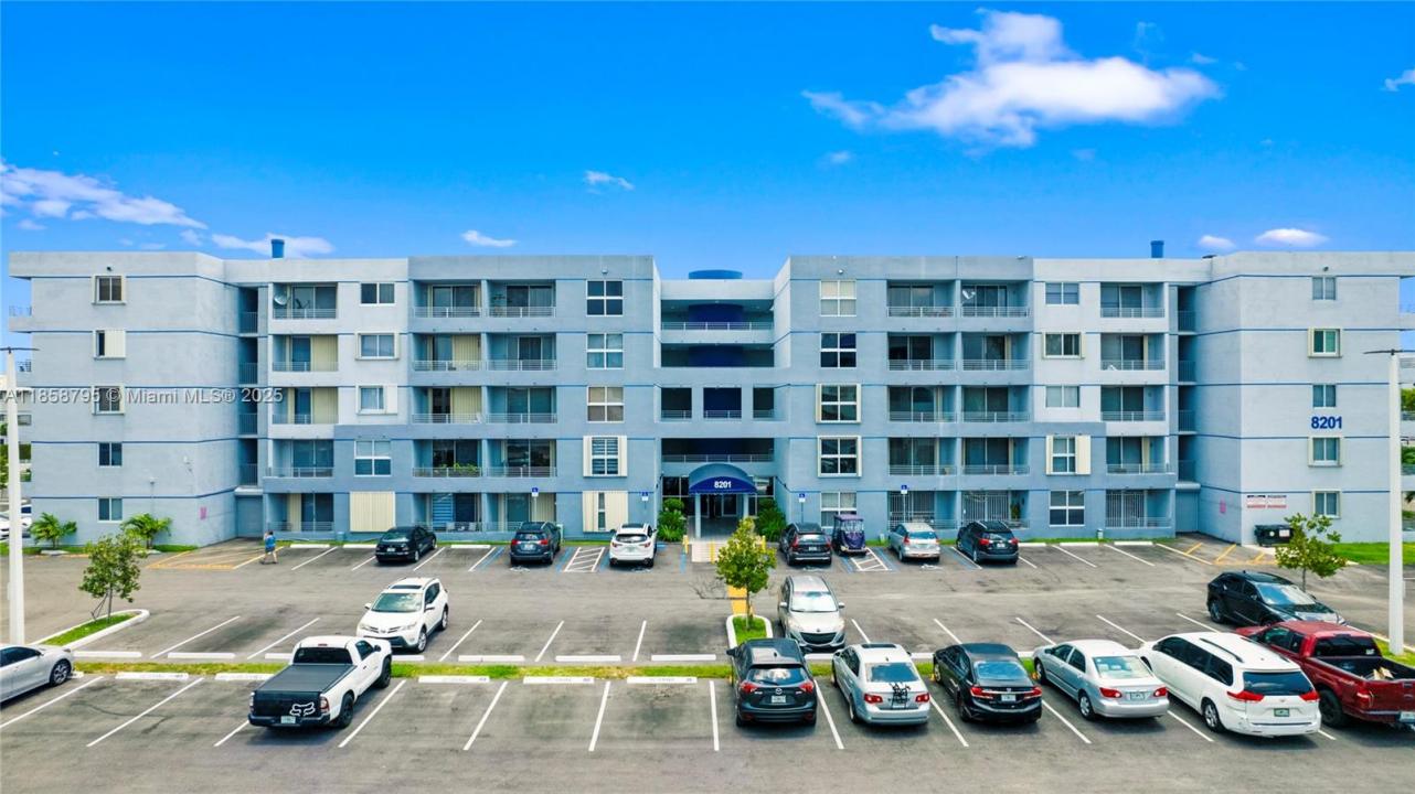 8201 NW 8th St 1-209, Miami, Flórida 33126, Estados Unidos