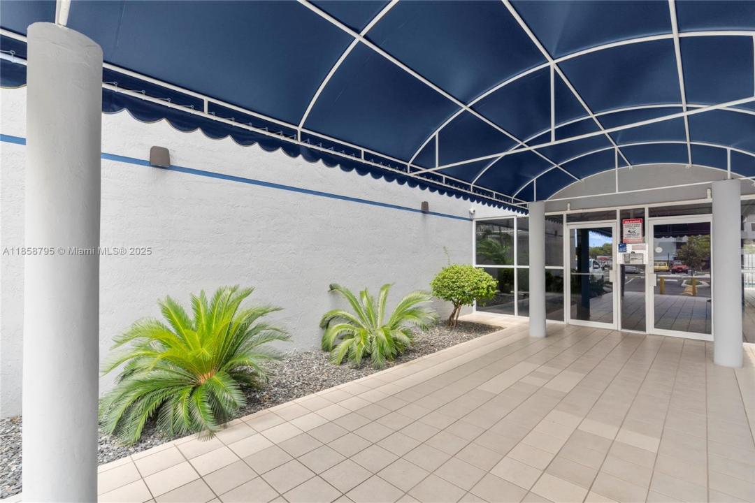 8201 NW 8th St 1-209, Miami, Flórida 33126, Estados Unidos
