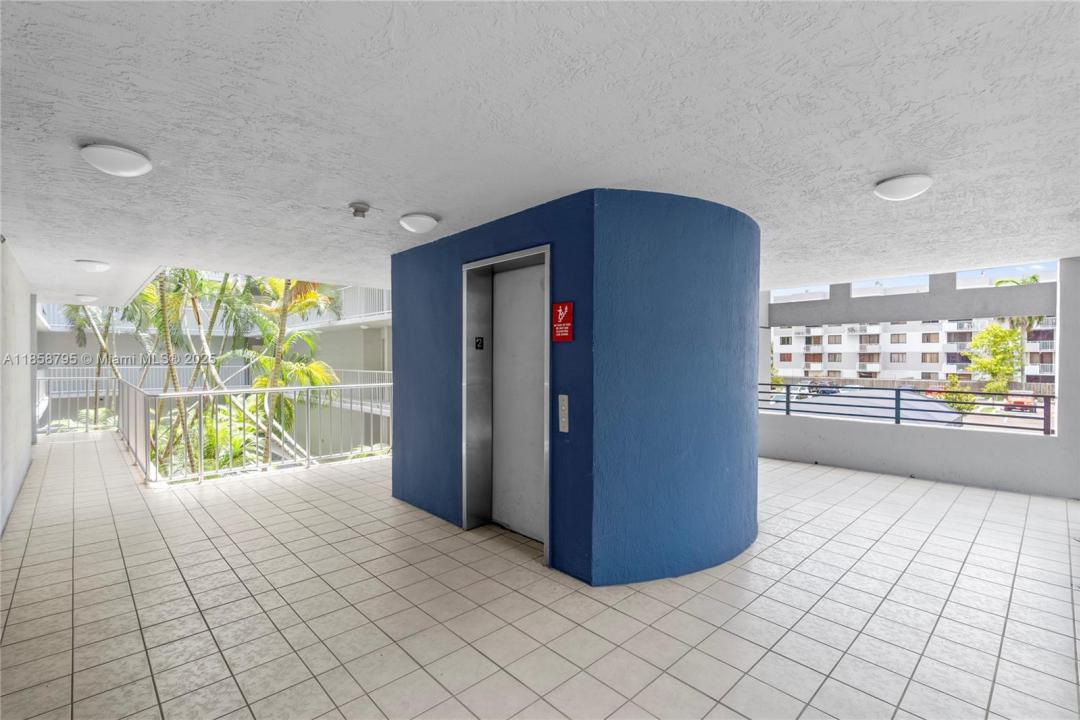 8201 NW 8th St 1-209, Miami, Flórida 33126, Estados Unidos