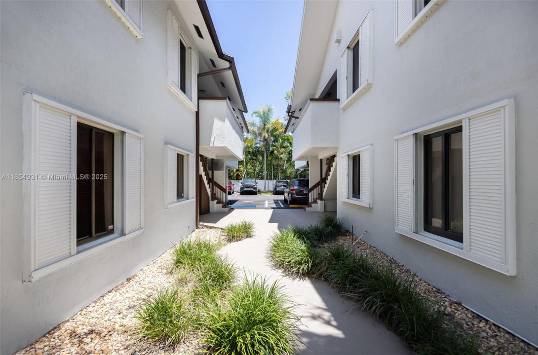 7731 SW 62nd Ave 201, South Miami, Florida 33143