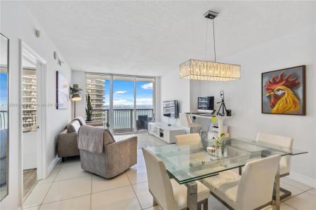 1750 N Bayshore Dr 4403, Miami, Florida 33132, USA