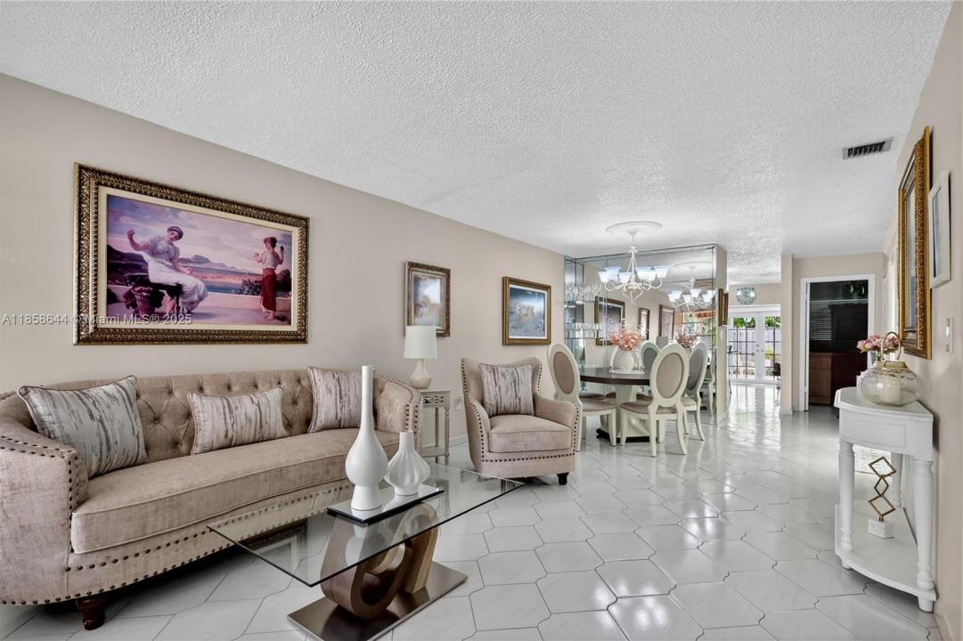 6570 W 2nd Ct 19C, Hialeah, Florida 33012, Amerika Birleşik Devletleri