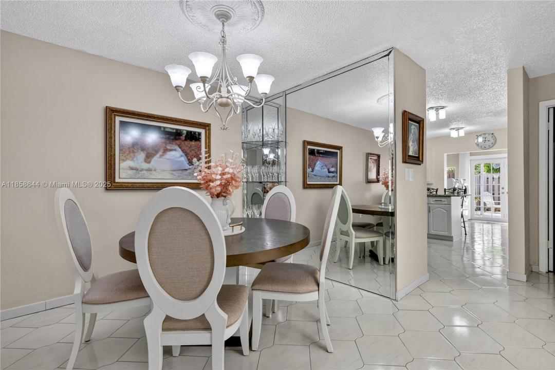 6570 W 2nd Ct 19C, Hialeah, Florida 33012, Amerika Birleşik Devletleri