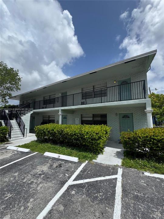 325 NW 15th St 8, Pompano Beach, Florida 33060, USA