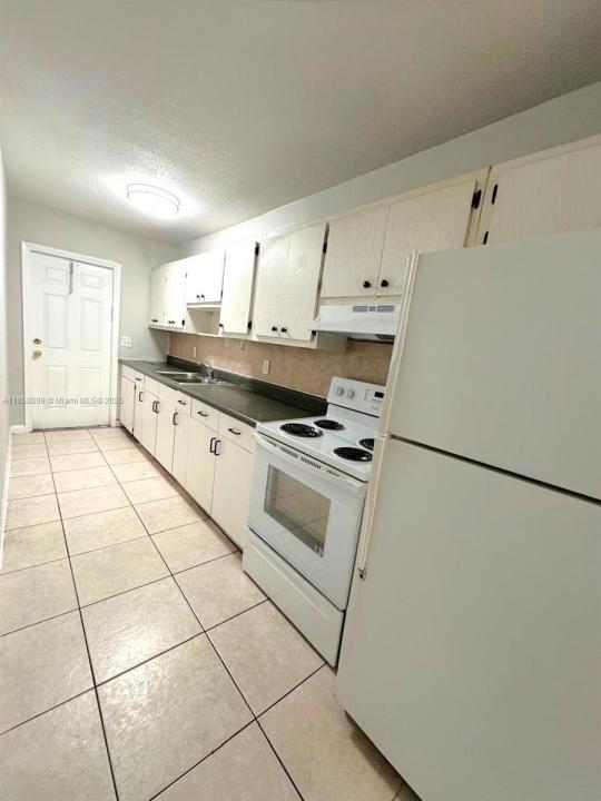 325 NW 15th St 8, Pompano Beach, Florida 33060, USA