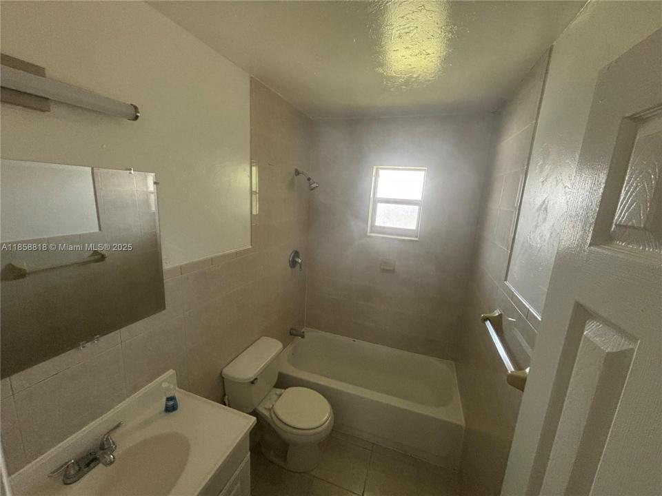7841 Johnson St 204, Pembroke Pines, Florida 33024, USA
