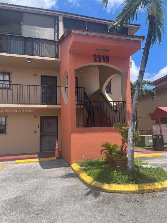 2319 W 60th St D106, Hialeah, Flórida 33016, Estados Unidos