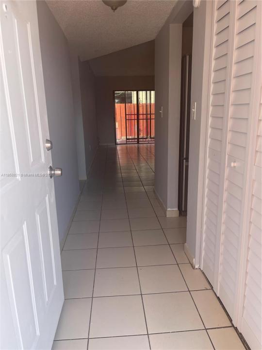 2319 W 60th St D106, Hialeah, Flórida 33016, Estados Unidos