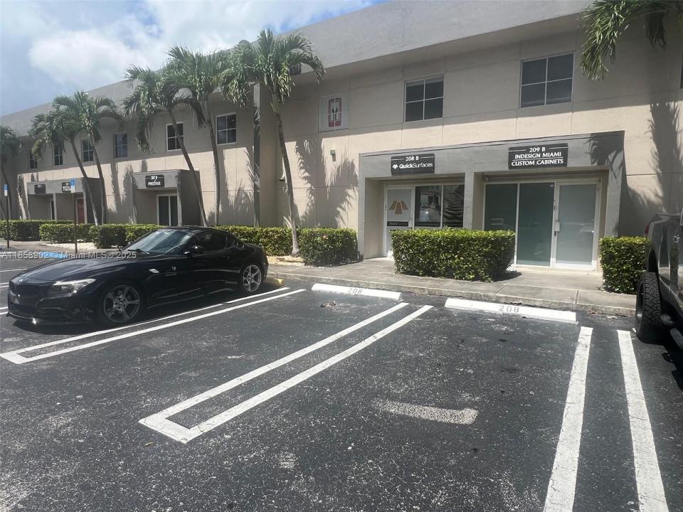 13405 SW 128th St 208, Miami, Florida 33186, USA