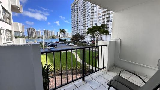 2750 NE 183rd St 201, Aventura, Florida 33160, USA