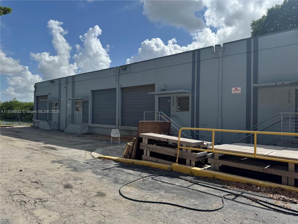 1920-1936 Stirling Rd, Dania Beach, فلوريدا 33004, الولايات المتحدة
