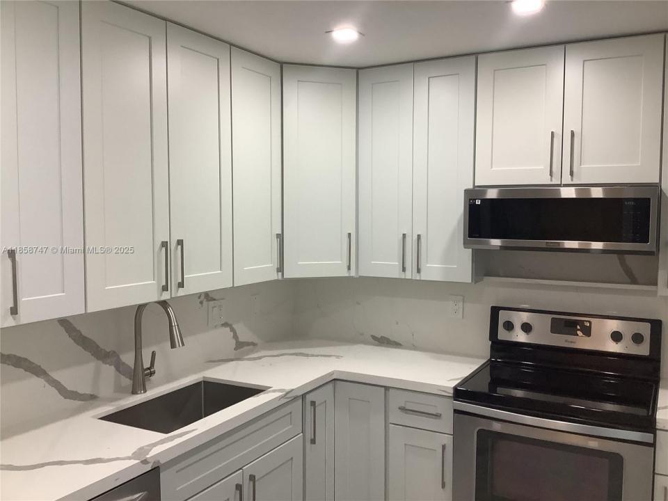 4401 NW 41st St 109, Lauderdale Lakes, Флорида 33319, Соединенные Штаты