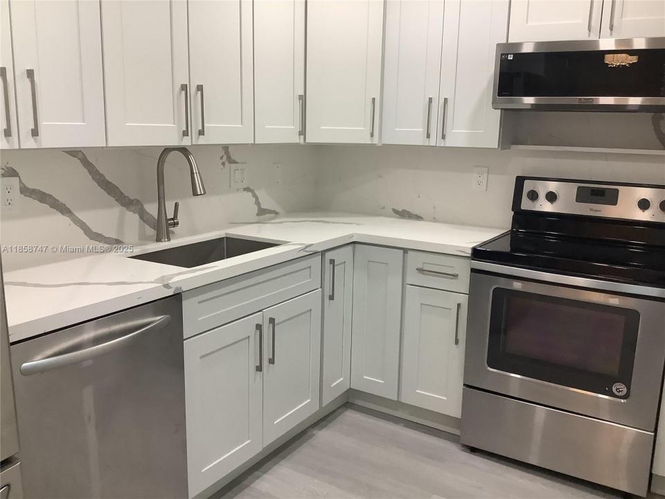4401 NW 41st St 109, Lauderdale Lakes, Флорида 33319, Соединенные Штаты