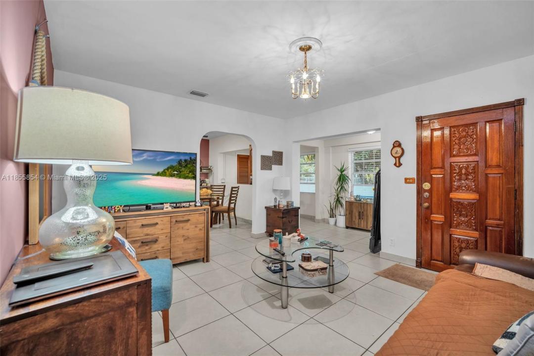 3248 NW 102nd St, Miami, Floride 33147, États-Unis