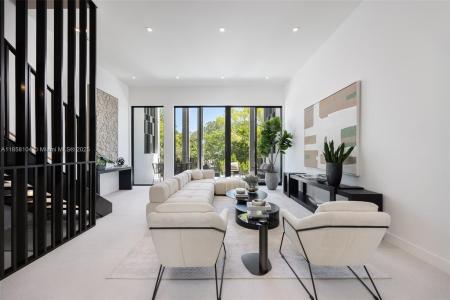 84 SW 28th Rd 5, Miami, Florida 33129, USA