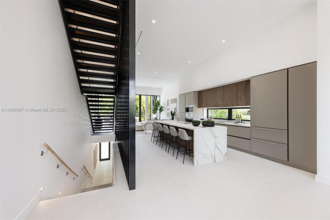 84 SW 28th Rd 4, Miami, Florida 33129