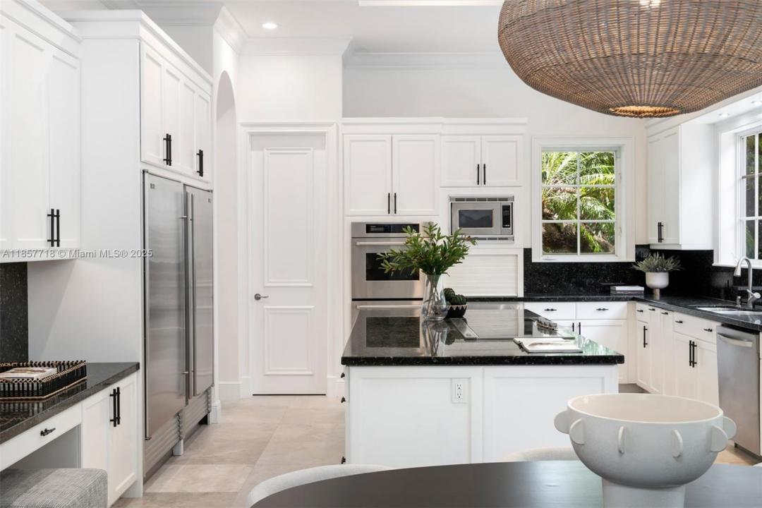 9941 SW 60th Ct, Pinecrest, Florida 33156