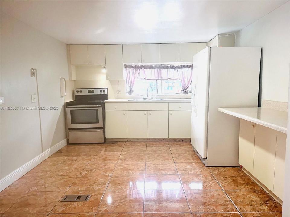 8181 NW South River Dr B223, Medley, Floride 33166, États-Unis