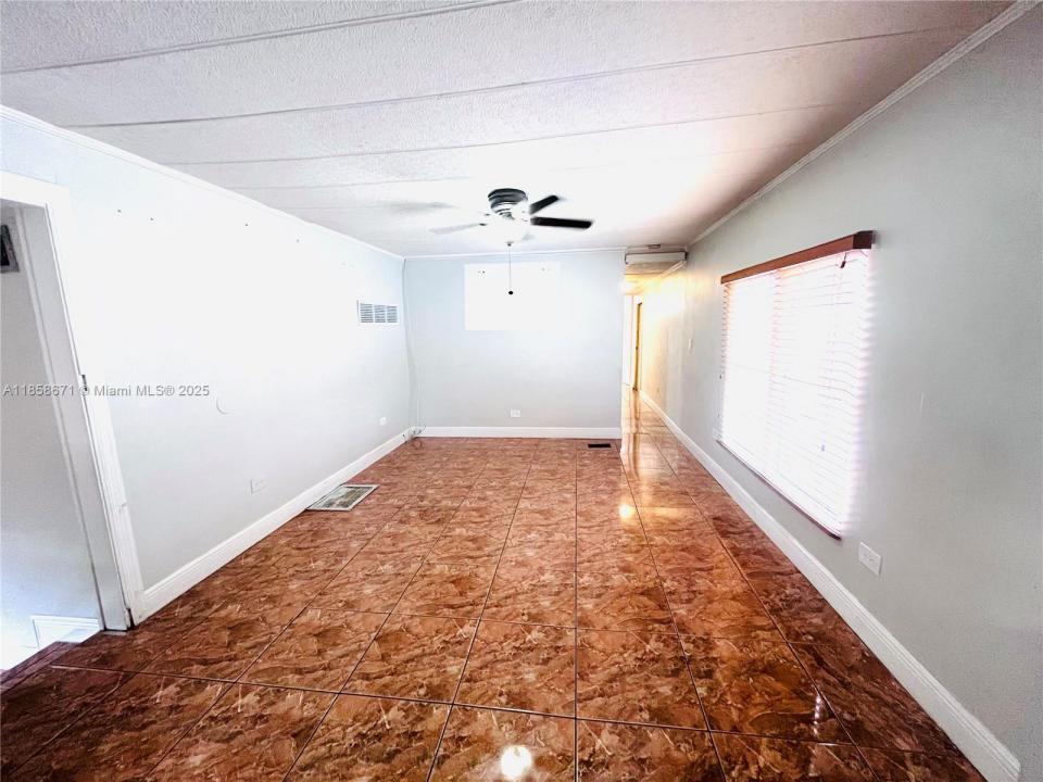 8181 NW South River Dr B223, Medley, Floride 33166, États-Unis