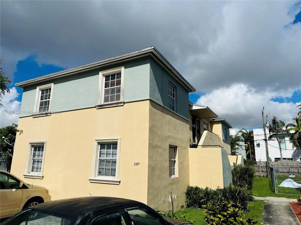 2371 SW 27th St, Miami, Florida 33133